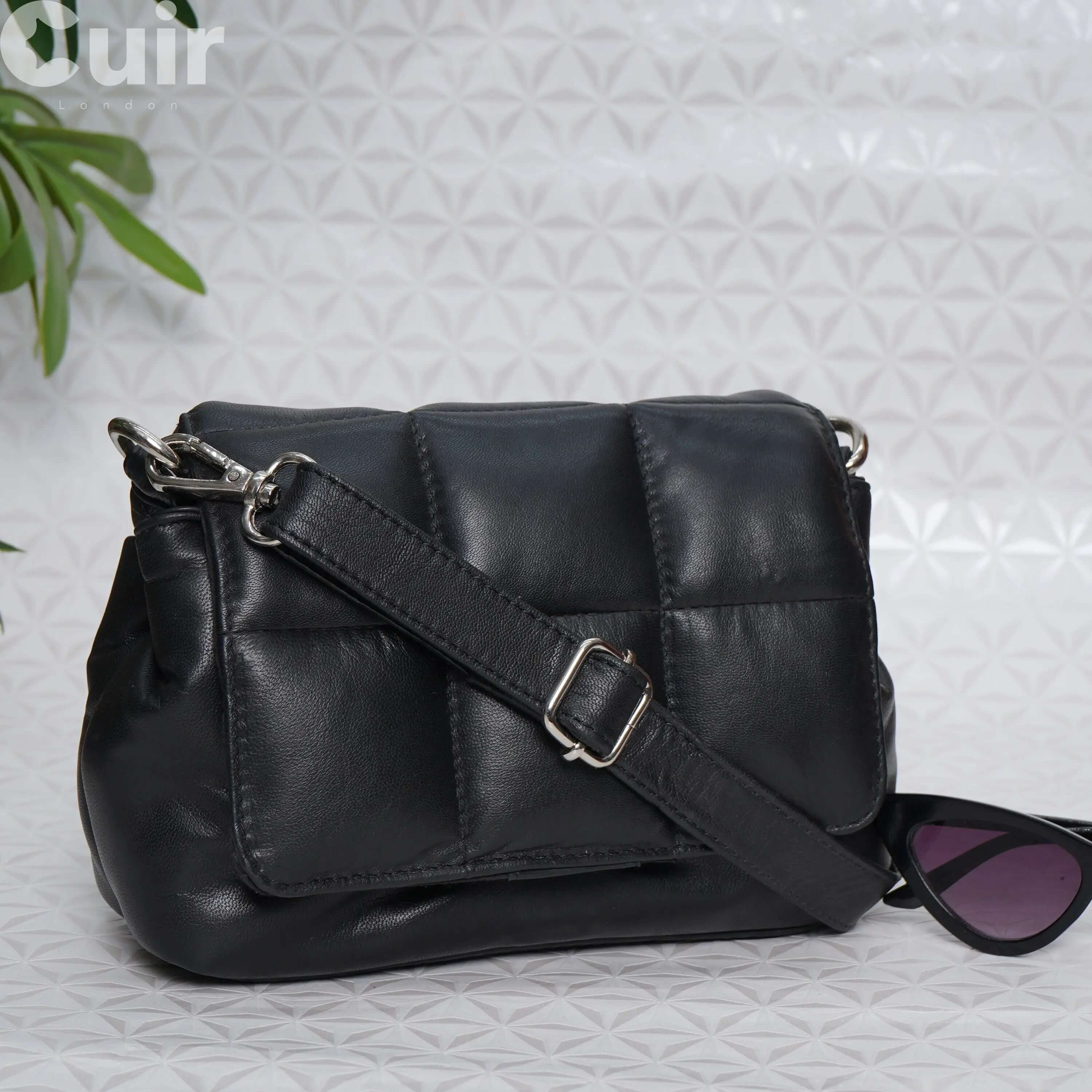 Chic Black Crossbody Clutch Bag: 15x20x8 cm - CuirLondon