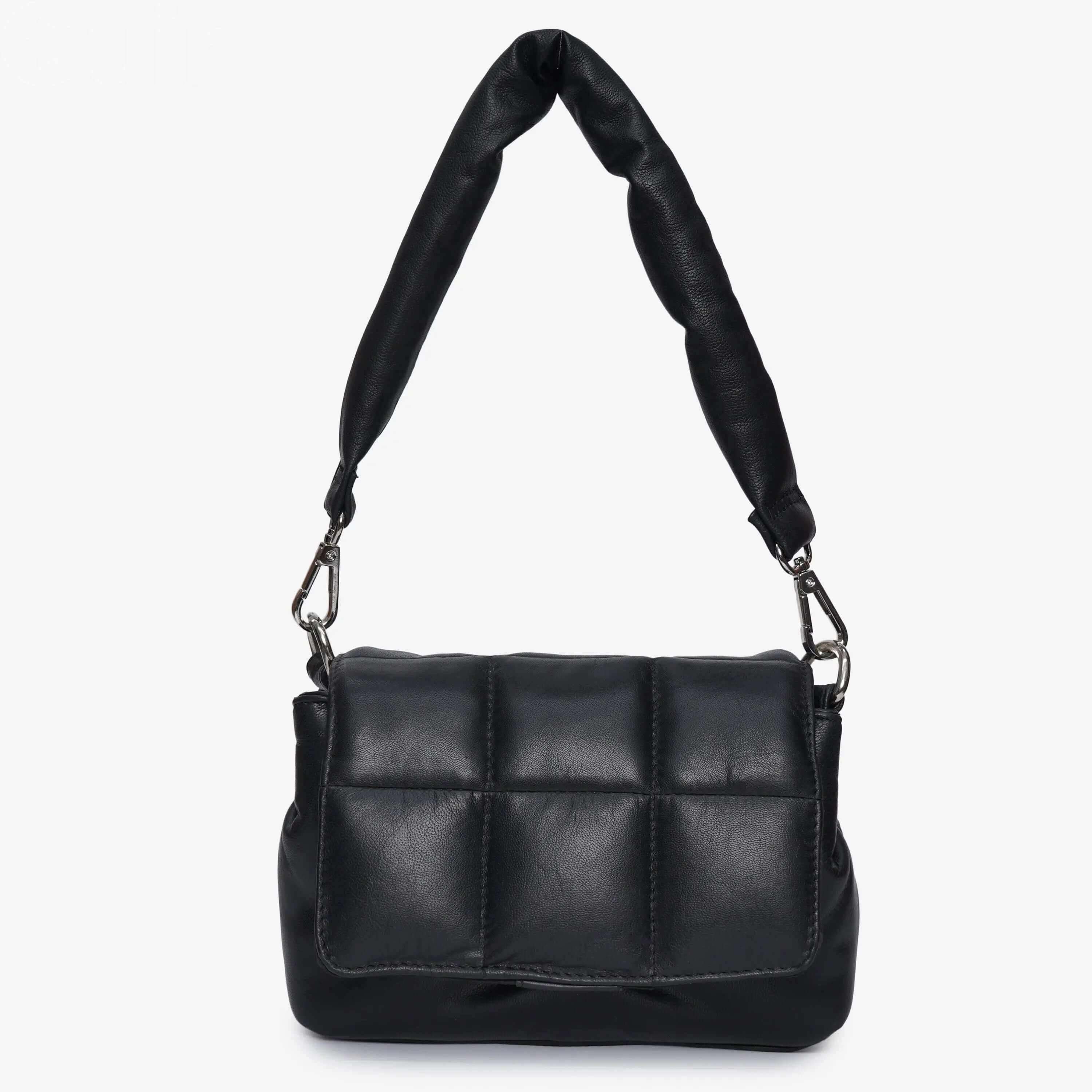 Chic Black Crossbody Clutch Bag: 15x20x8 cm CuirLondon