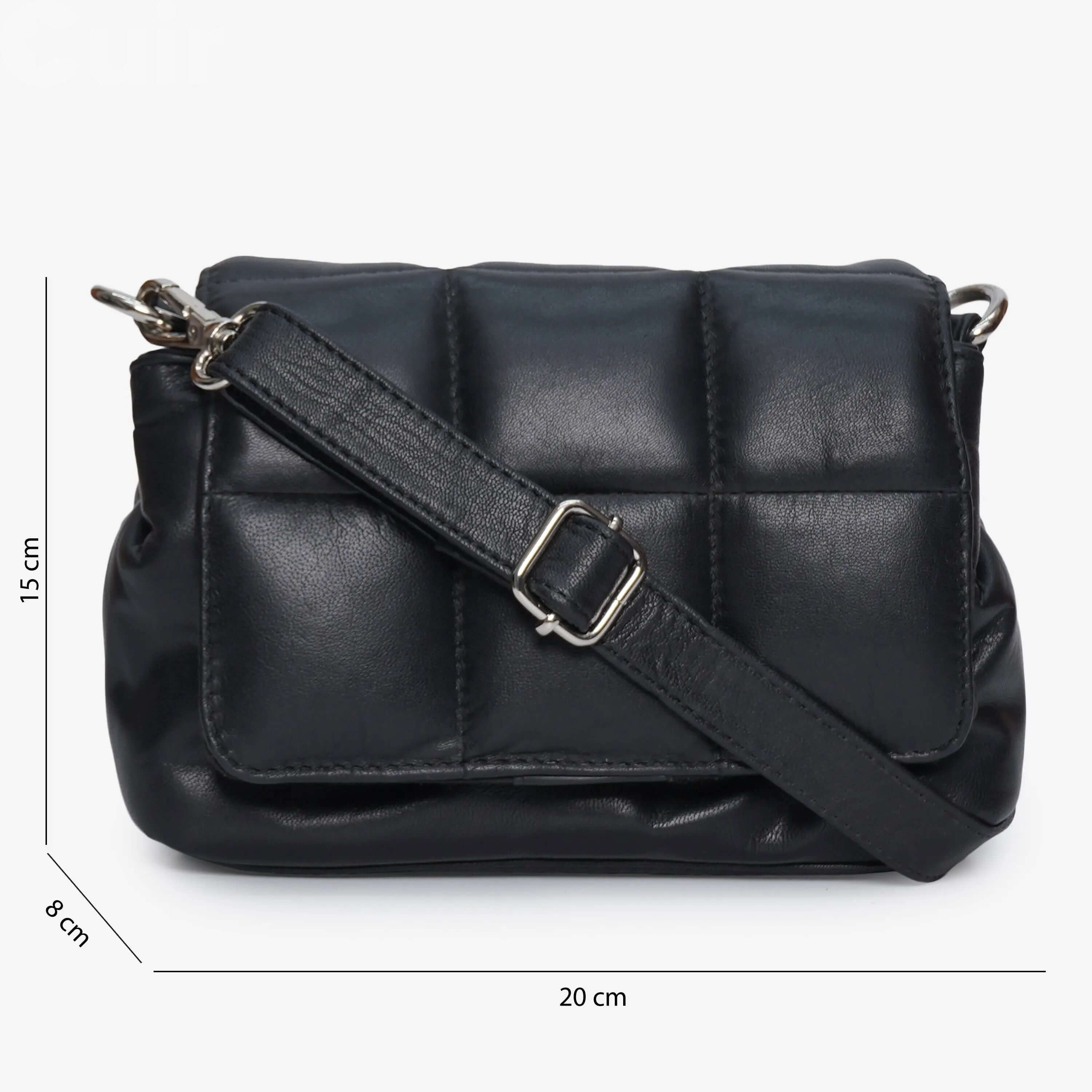 Chic Black Crossbody Clutch Bag: 15x20x8 cm CuirLondon