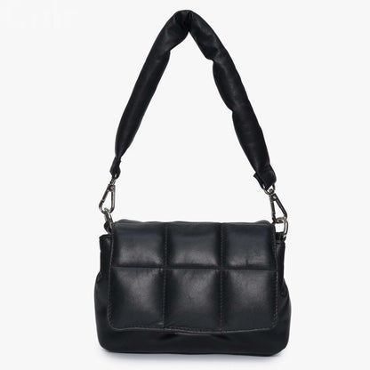 Chic Black Crossbody Clutch Bag: 15x20x8 cm CuirLondon